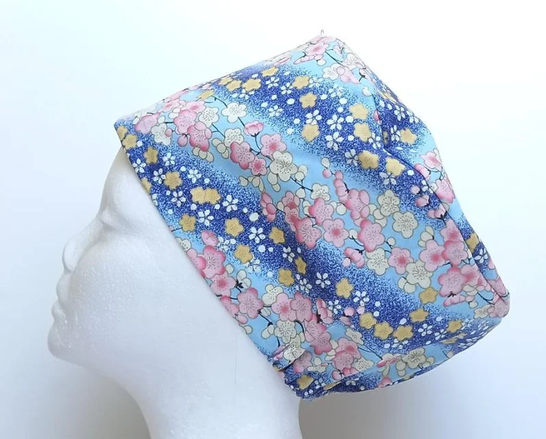 Drifting Plum Blossom Blue Women's Basic Scrub Cap